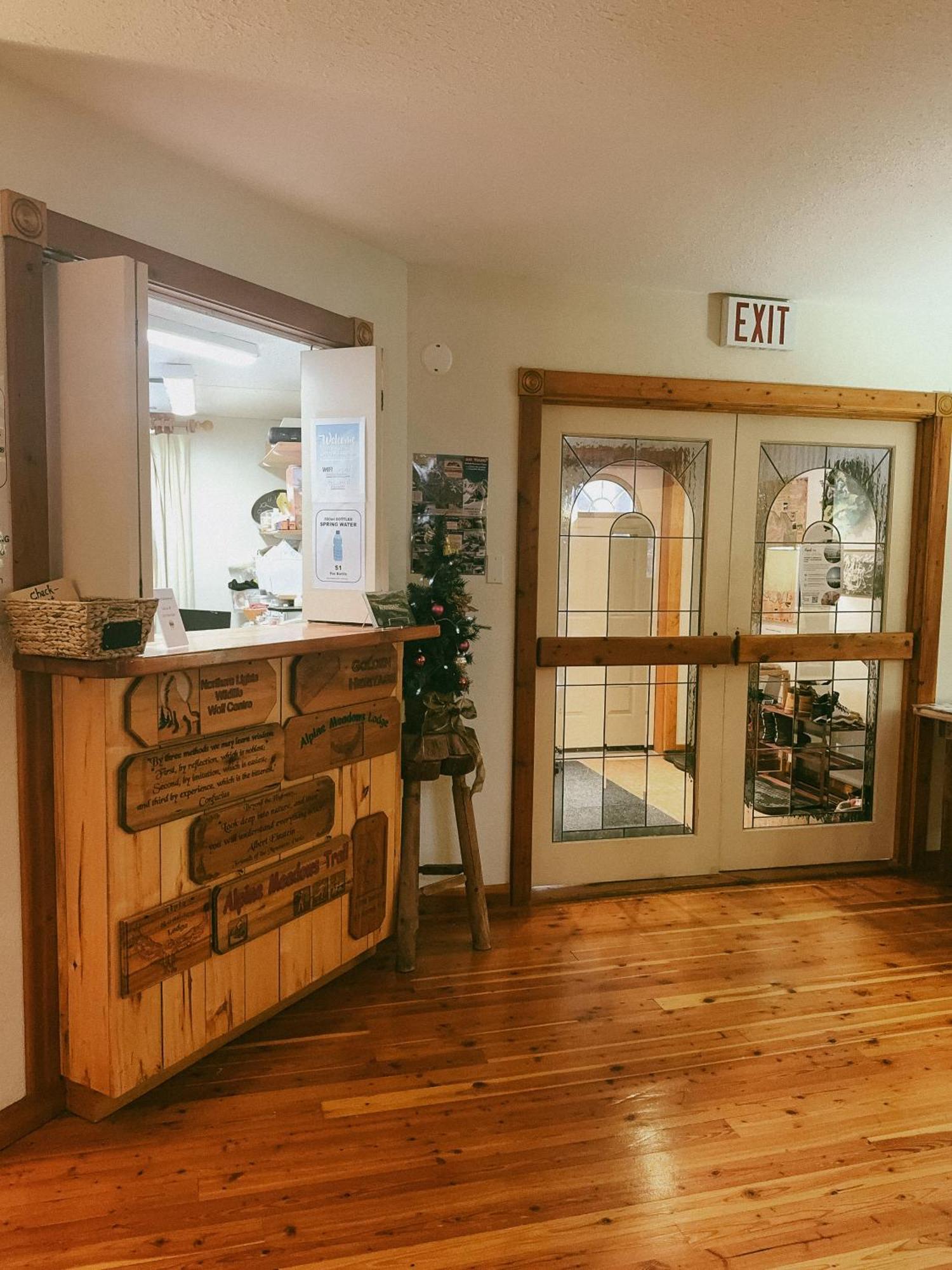 Alpine Meadows Lodge Golden Bagian luar foto