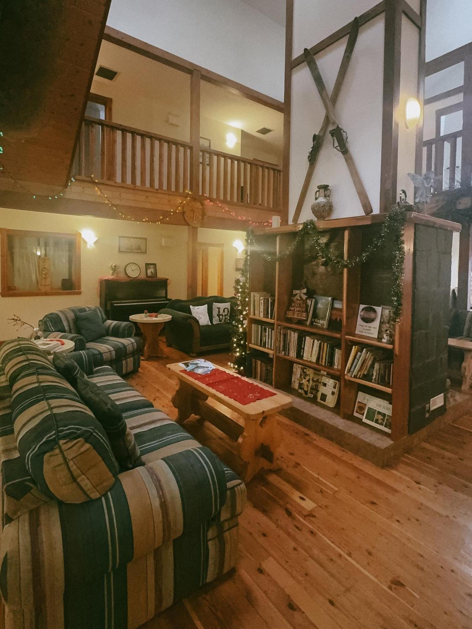 Alpine Meadows Lodge Golden Bagian luar foto