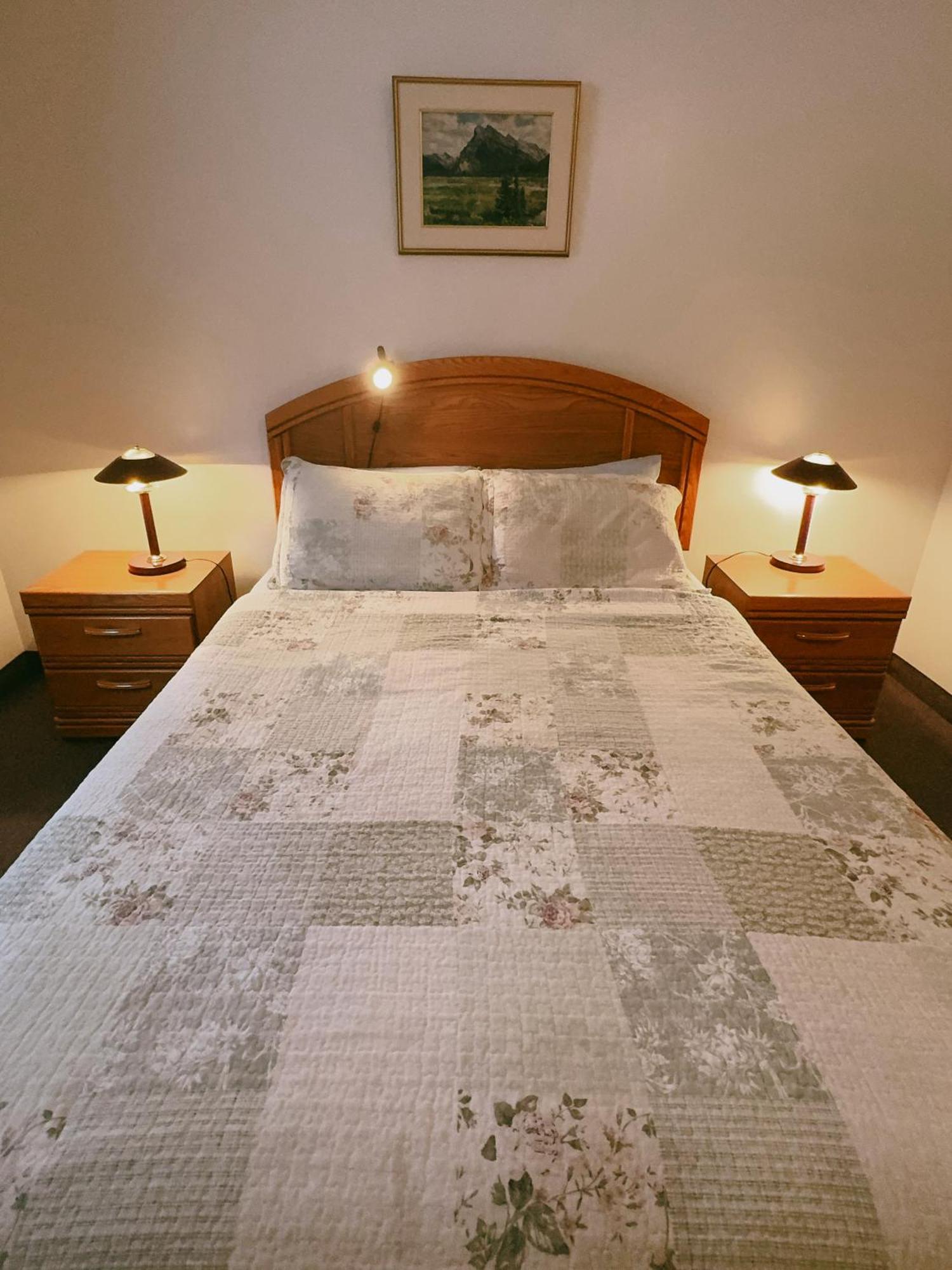 Alpine Meadows Lodge Golden Bagian luar foto