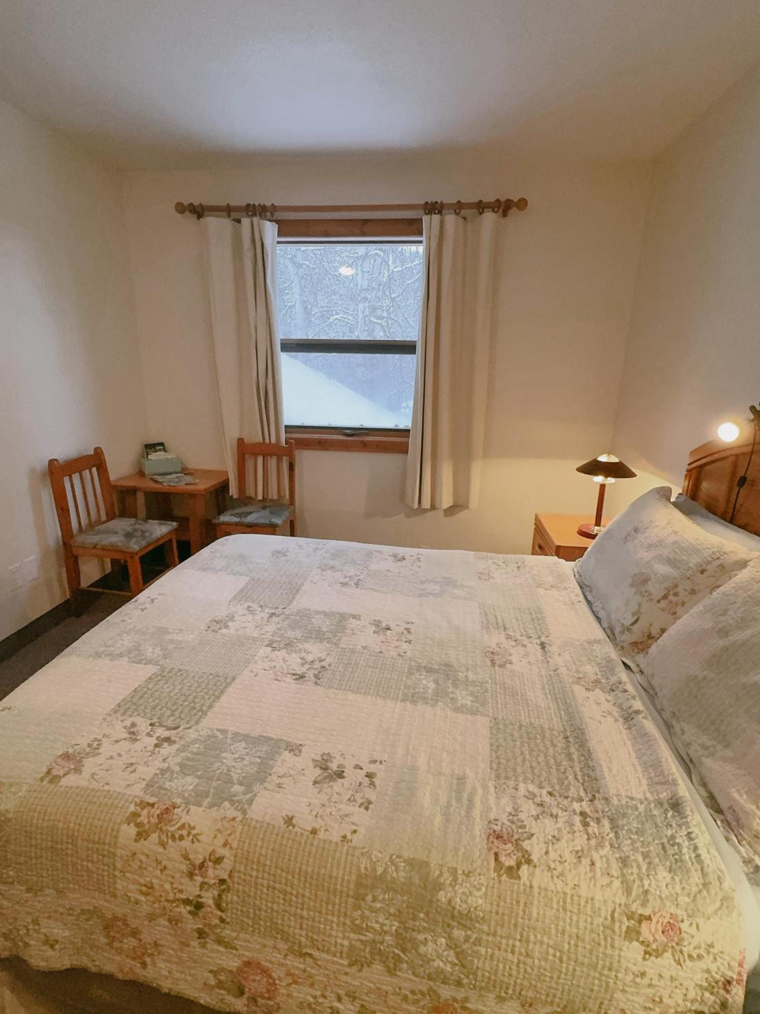 Alpine Meadows Lodge Golden Bagian luar foto