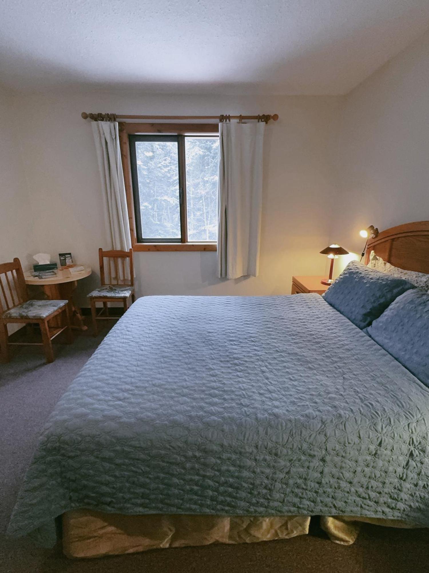 Alpine Meadows Lodge Golden Bagian luar foto