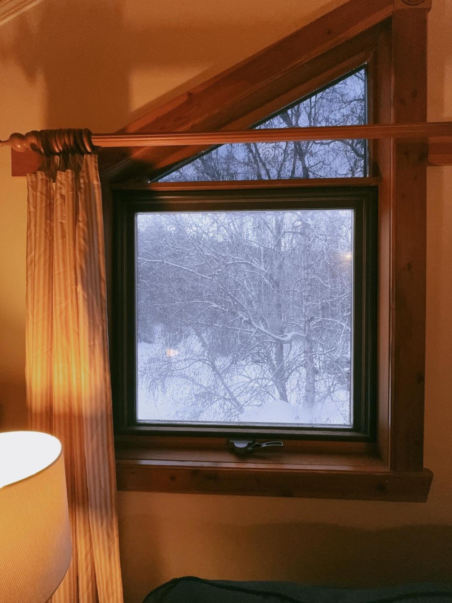 Alpine Meadows Lodge Golden Bagian luar foto