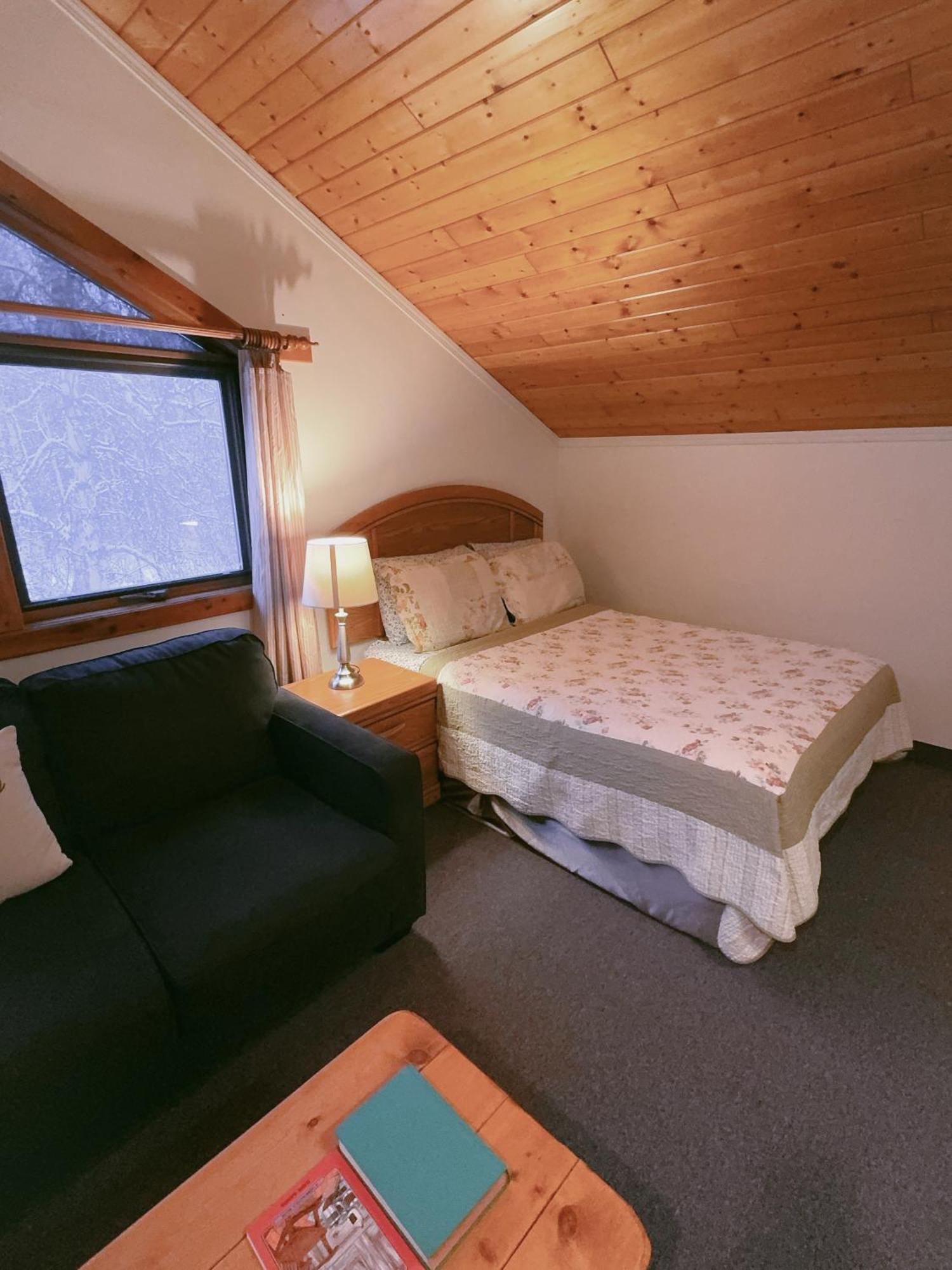 Alpine Meadows Lodge Golden Bagian luar foto