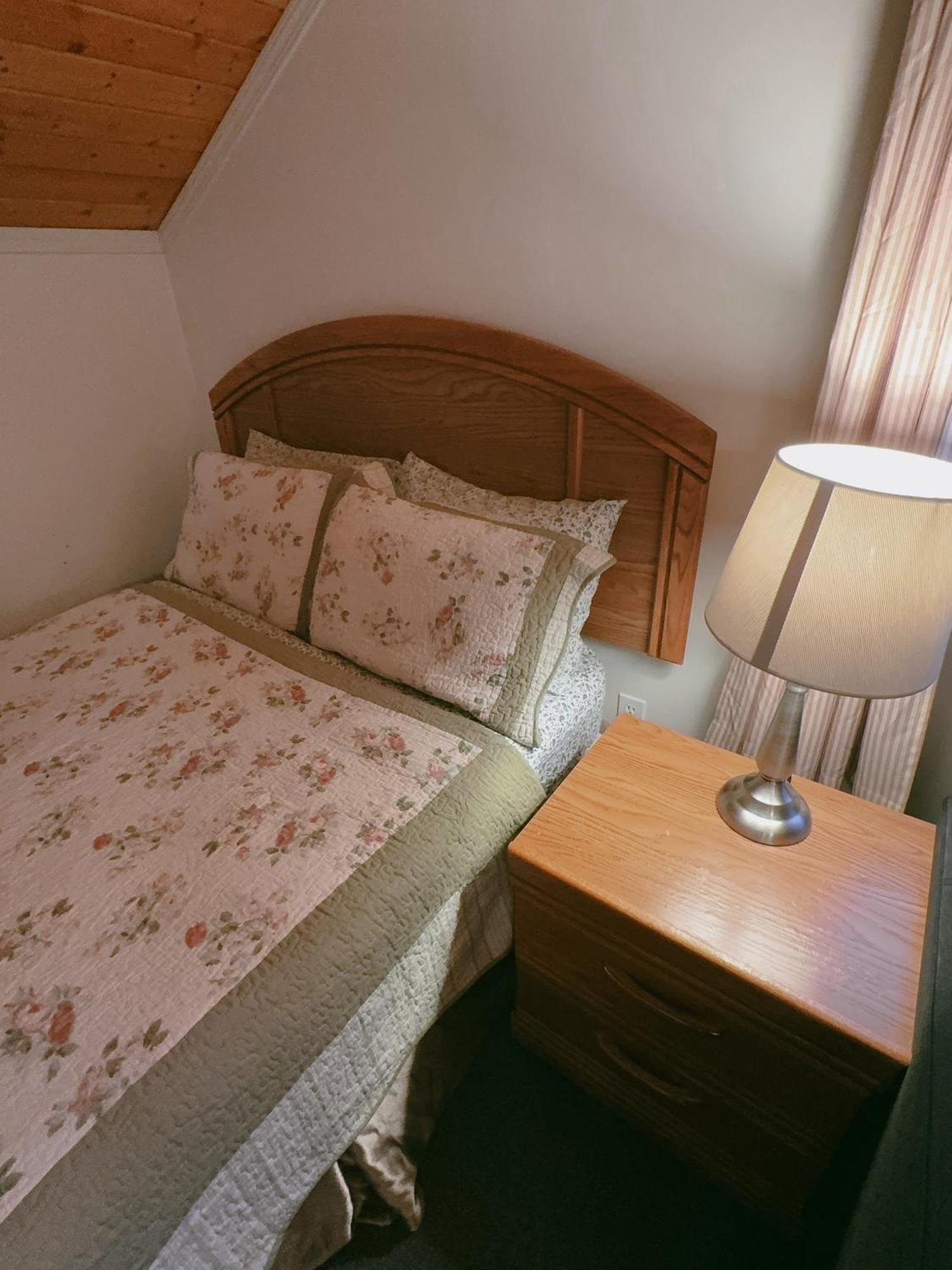 Alpine Meadows Lodge Golden Bagian luar foto