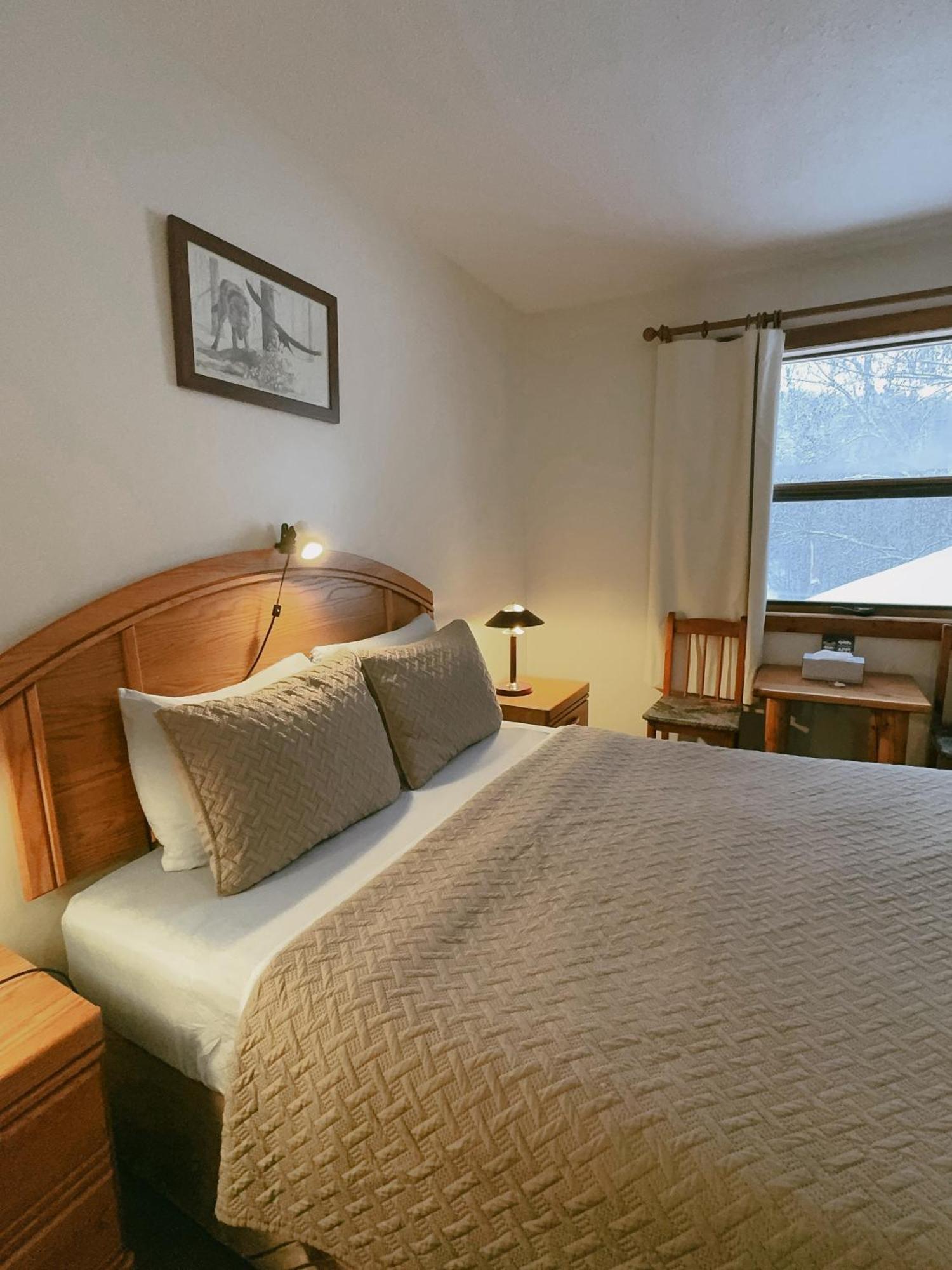Alpine Meadows Lodge Golden Bagian luar foto