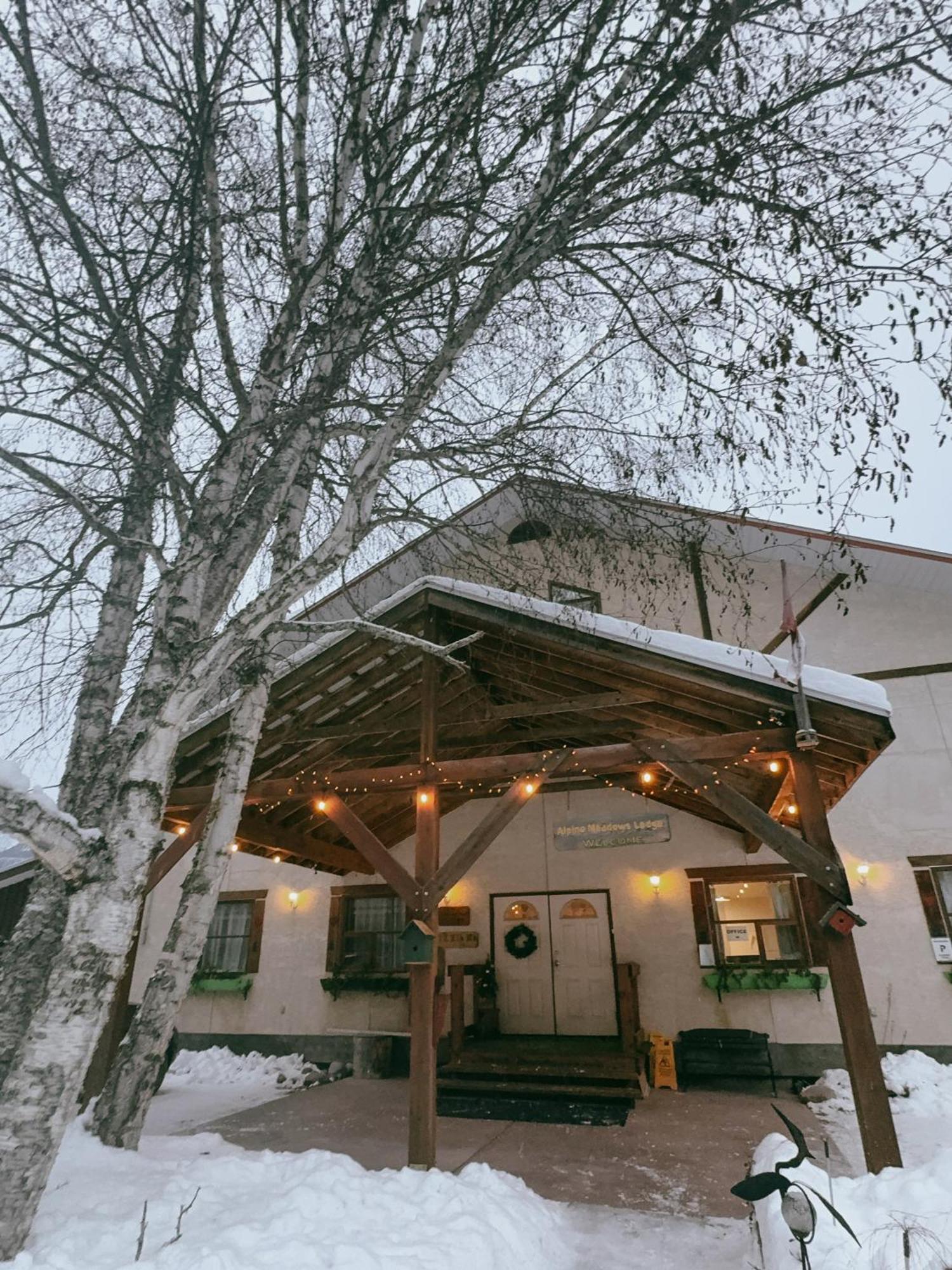 Alpine Meadows Lodge Golden Bagian luar foto
