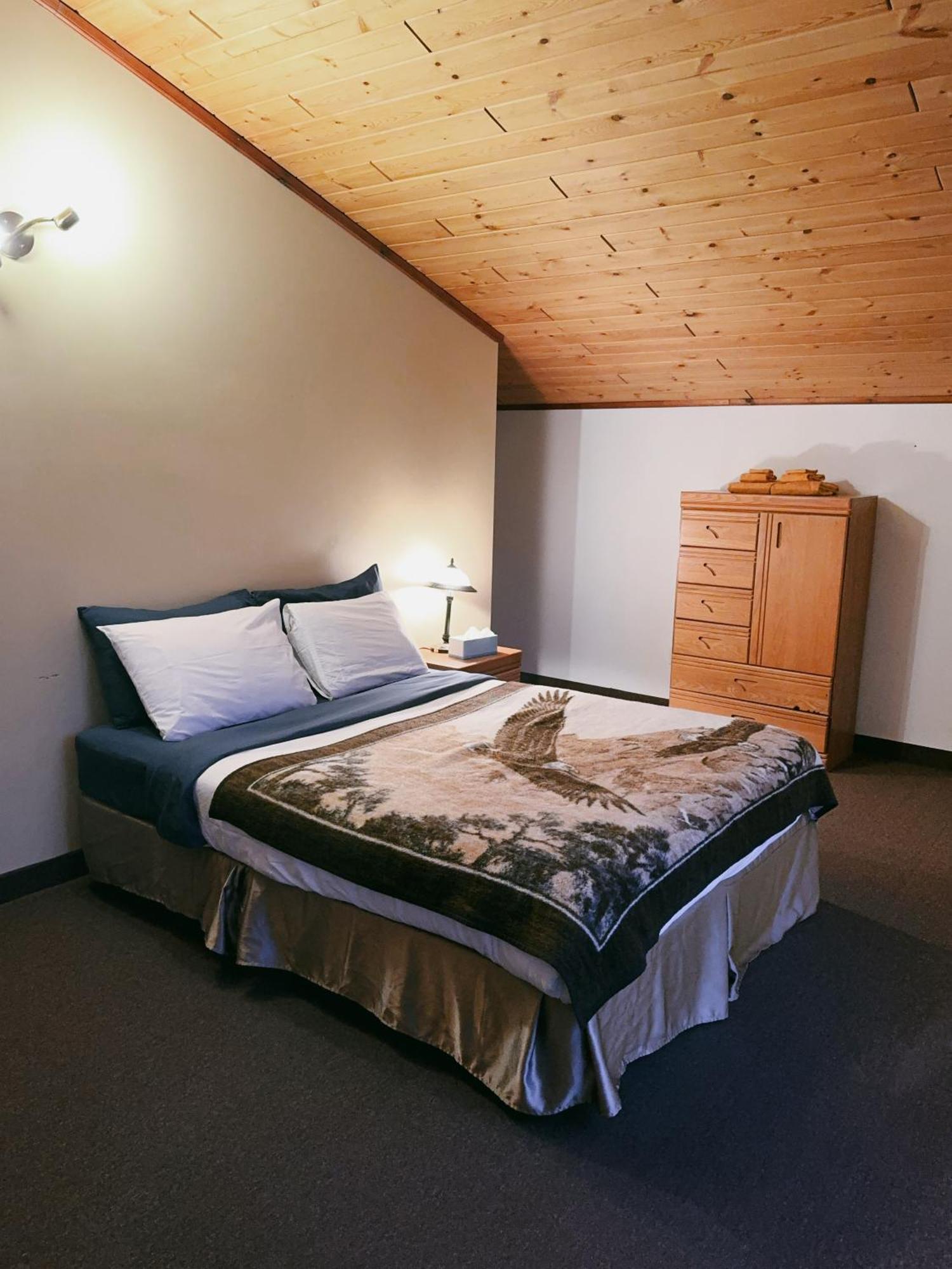 Alpine Meadows Lodge Golden Bagian luar foto