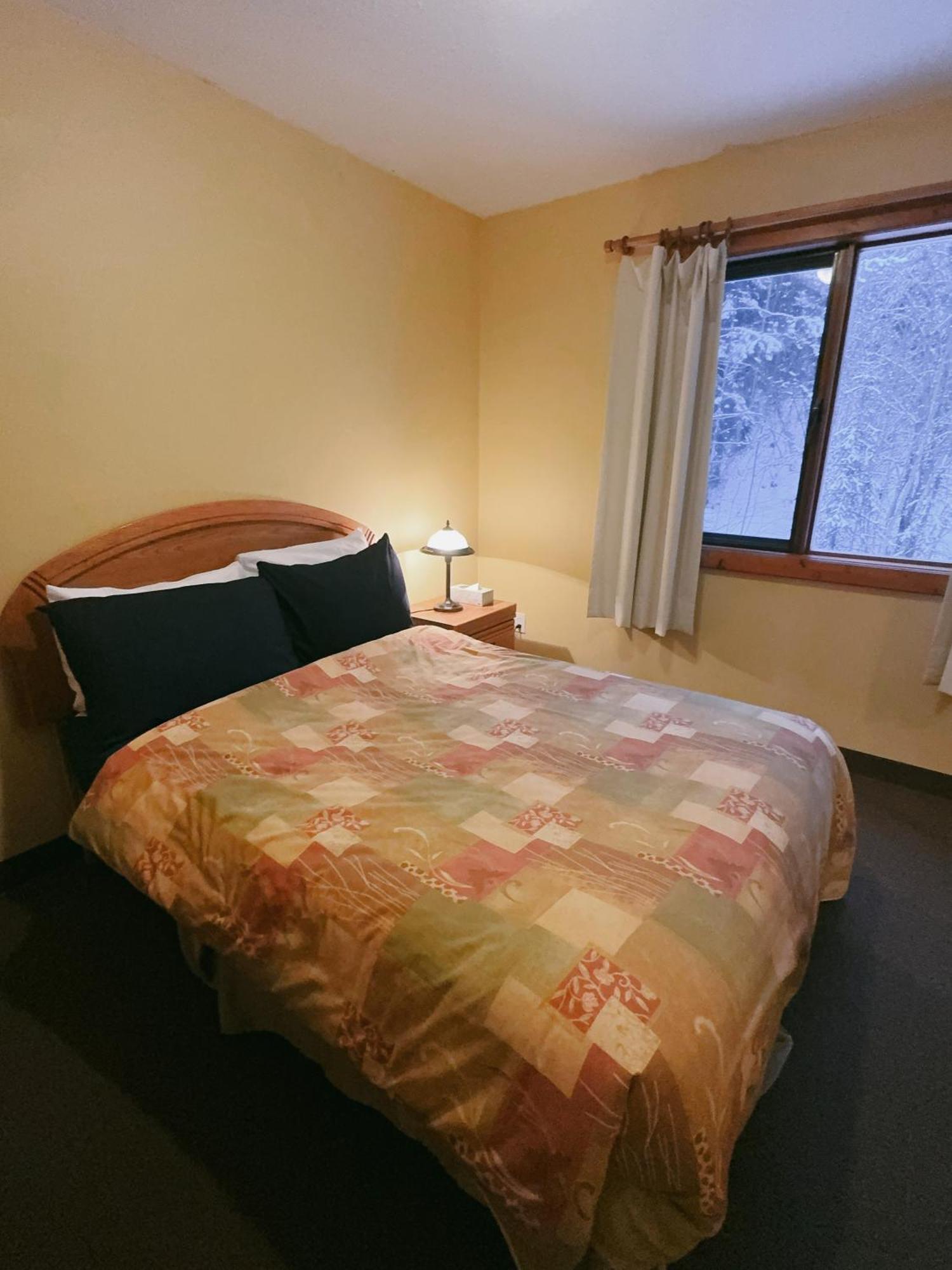 Alpine Meadows Lodge Golden Bagian luar foto