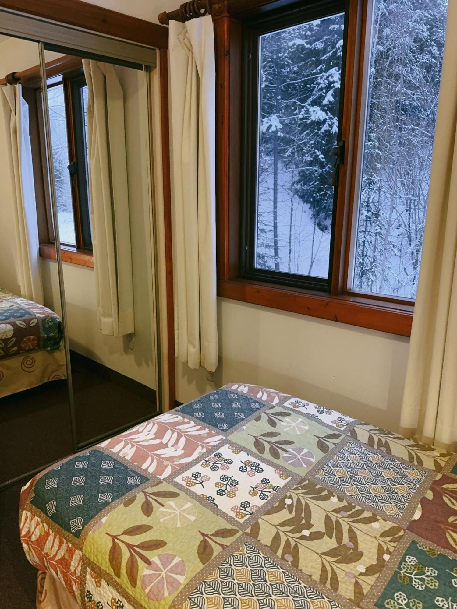 Alpine Meadows Lodge Golden Bagian luar foto