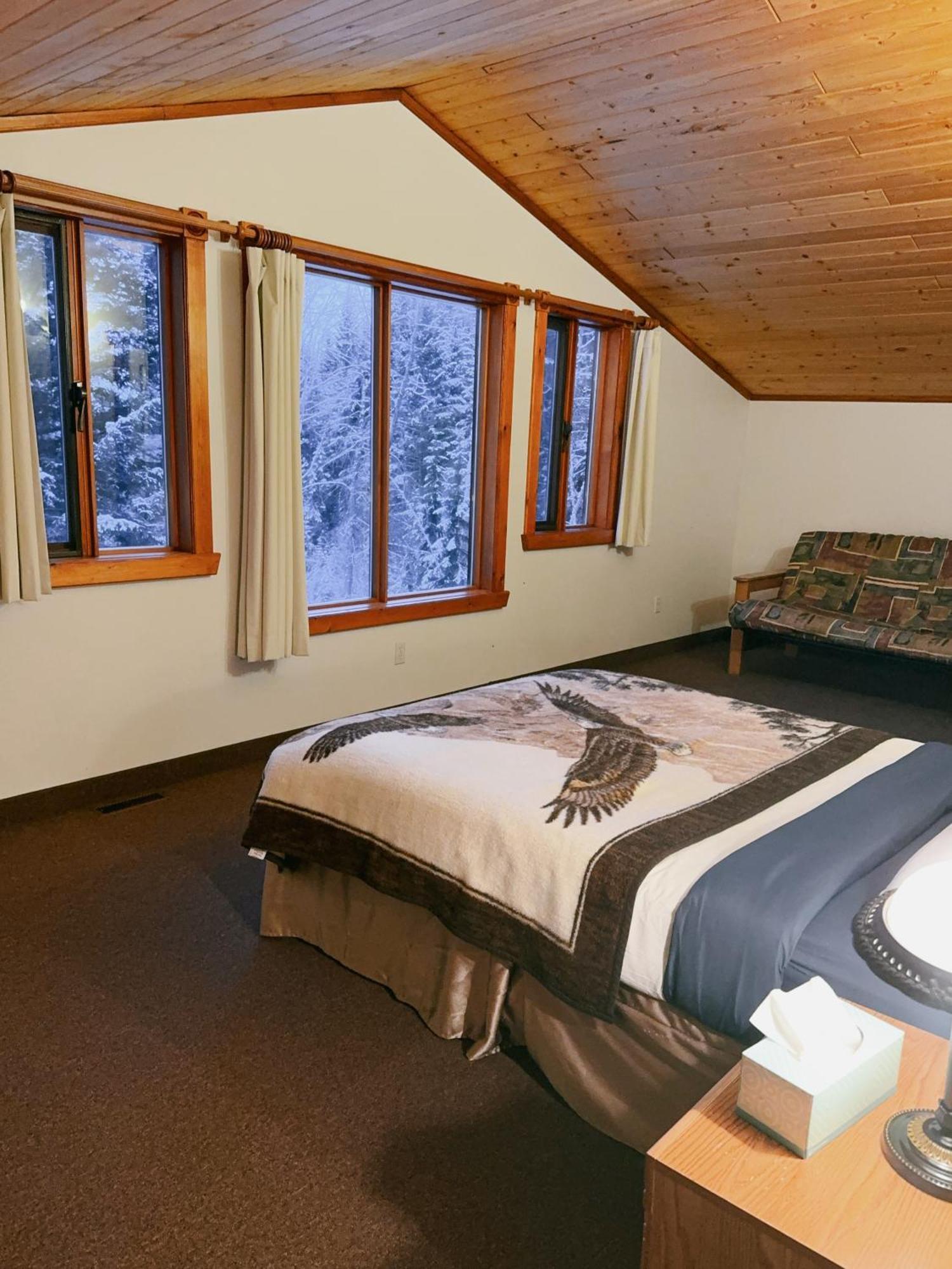 Alpine Meadows Lodge Golden Bagian luar foto