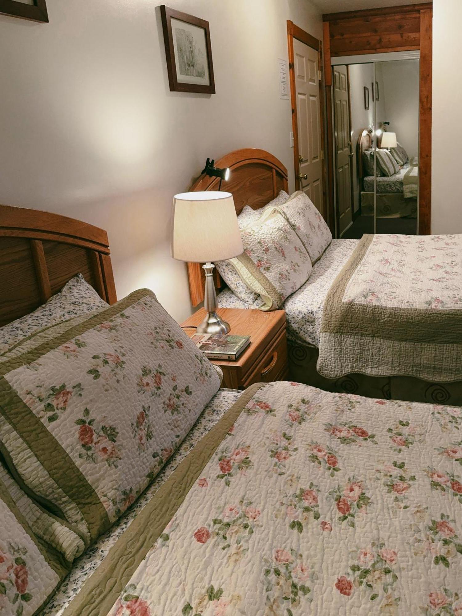 Alpine Meadows Lodge Golden Bagian luar foto
