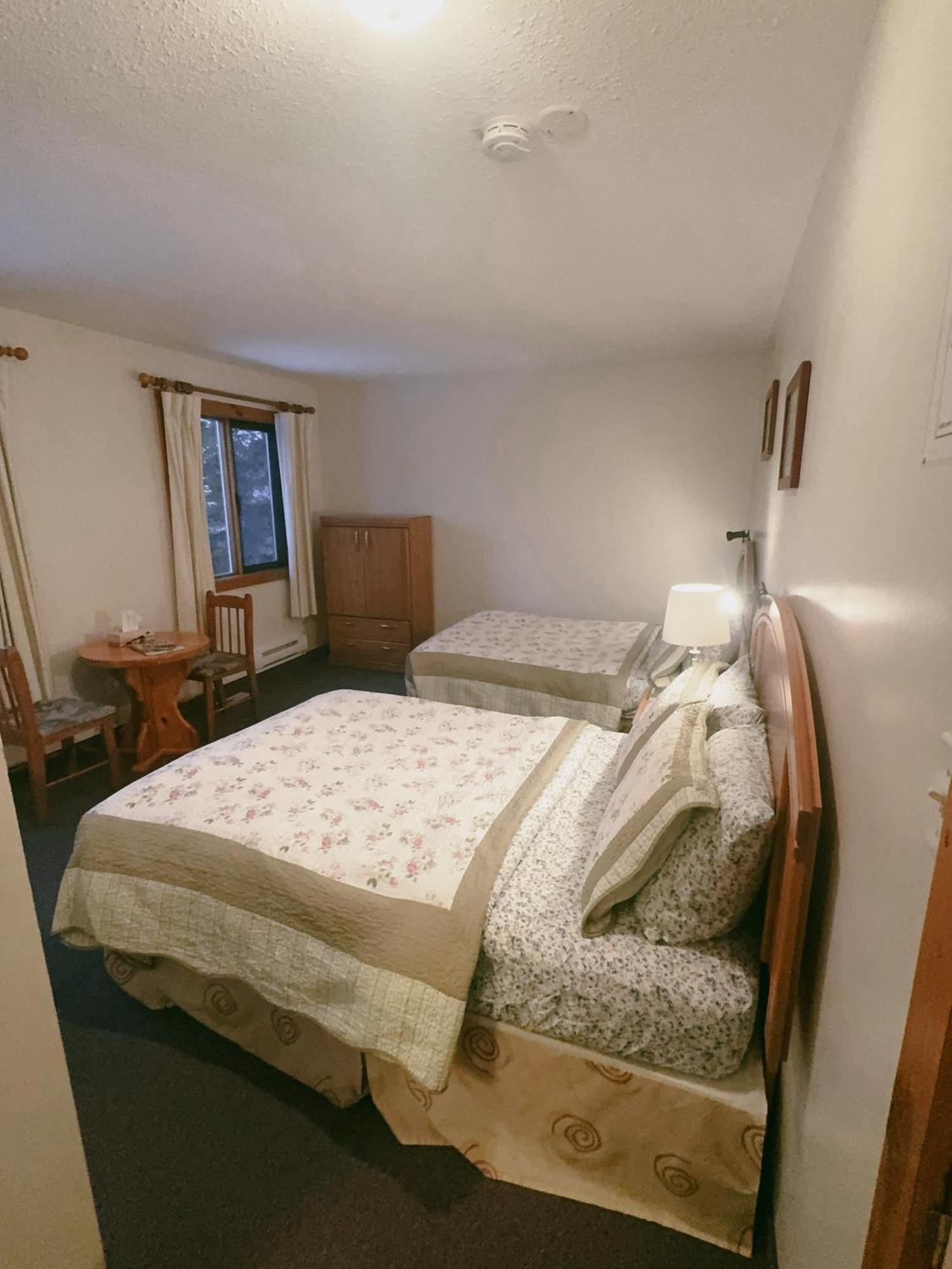 Alpine Meadows Lodge Golden Bagian luar foto